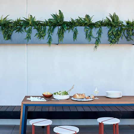 Tyrian Albert Park Lake Melbourne Eksteriør bilde A balcony garden