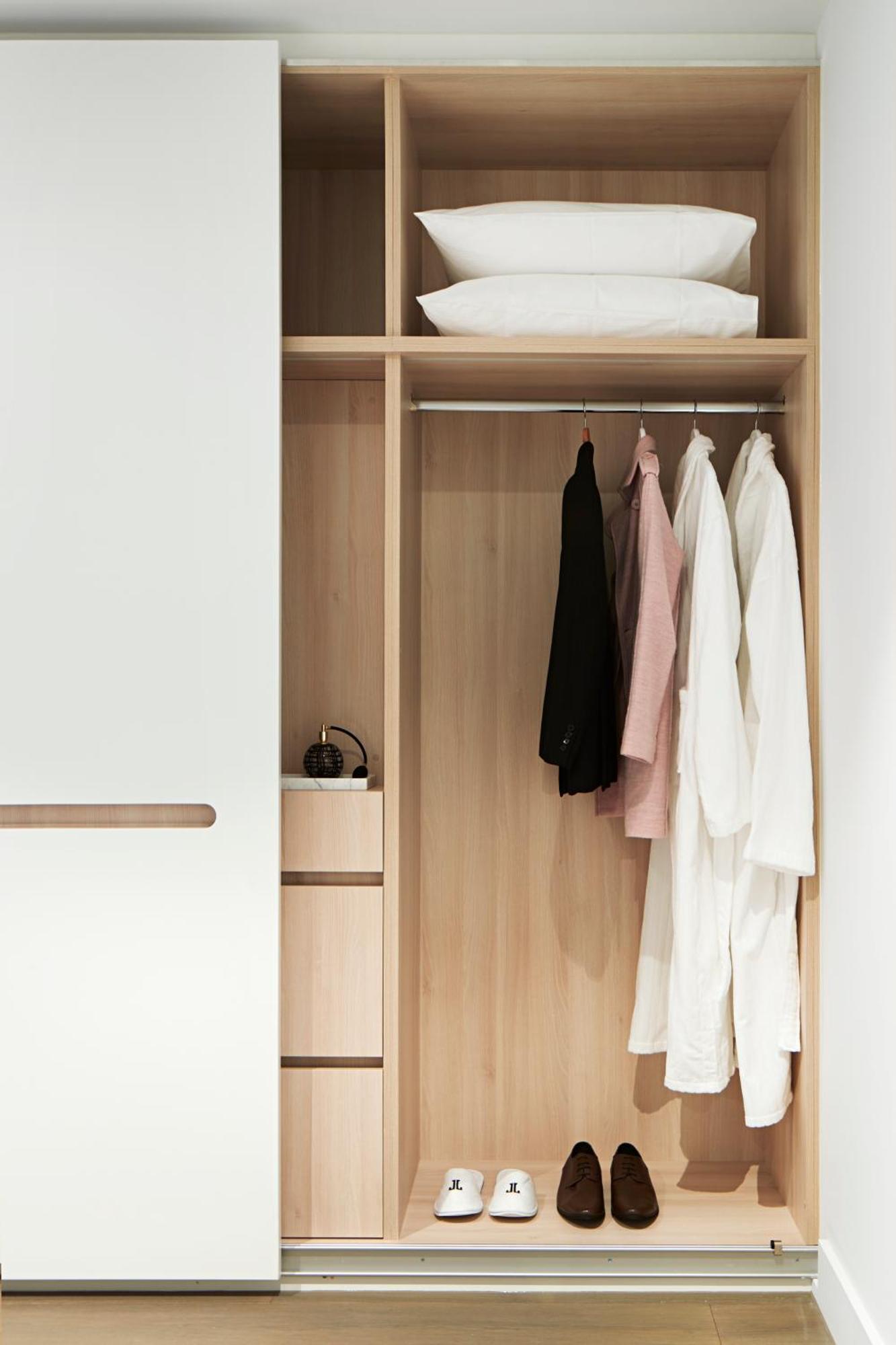 Tyrian Albert Park Lake Melbourne Eksteriør bilde A wardrobe