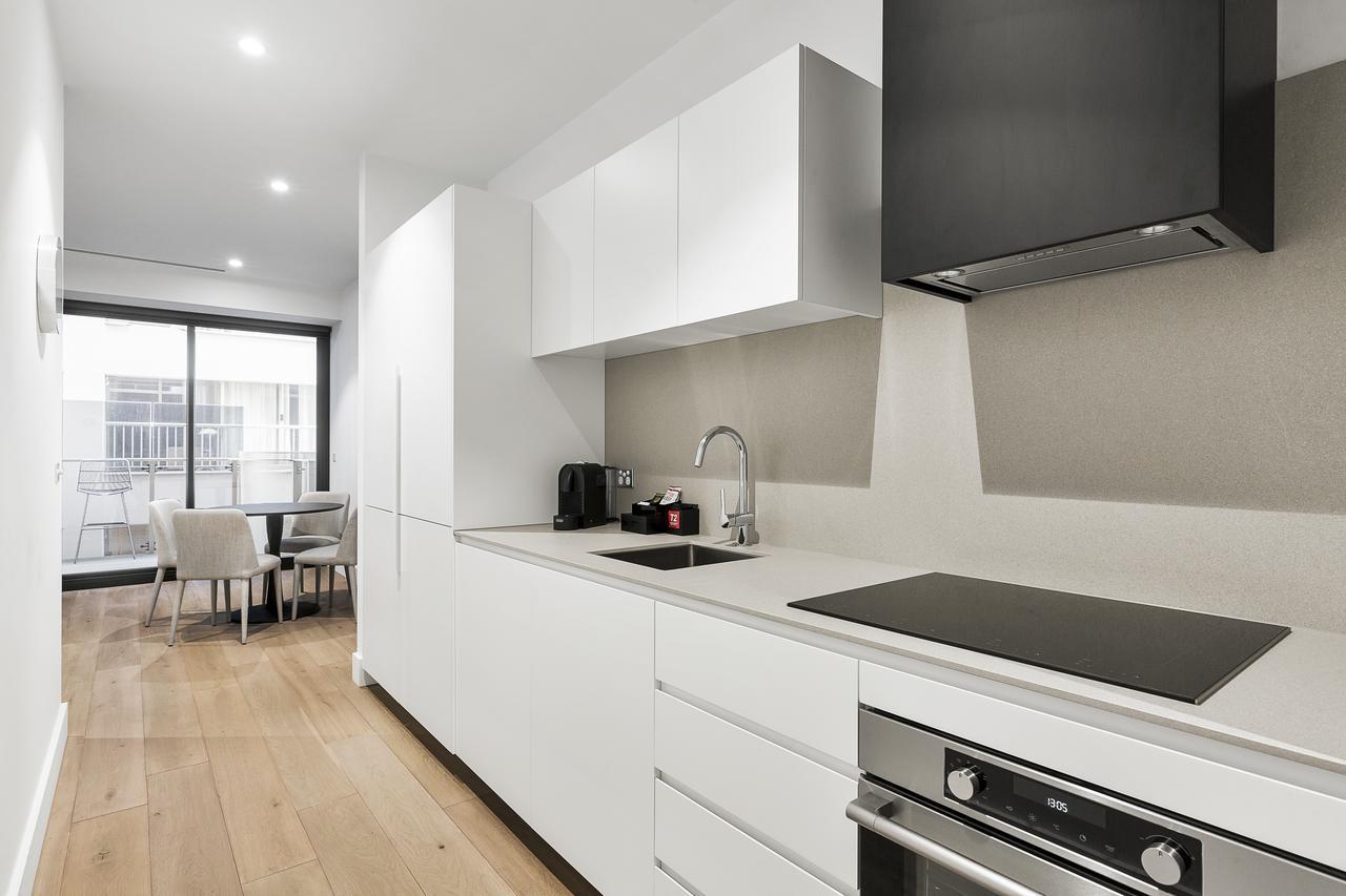 Tyrian Albert Park Lake Melbourne Eksteriør bilde A typical kitchen in a residential apartment