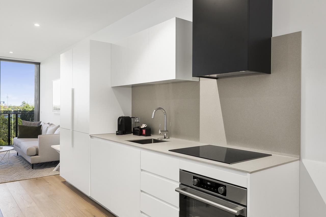 Tyrian Albert Park Lake Melbourne Eksteriør bilde A modern kitchen