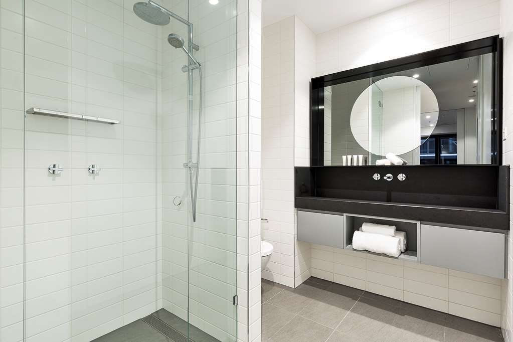 Tyrian Albert Park Lake Melbourne Rom bilde A shower with a sliding door